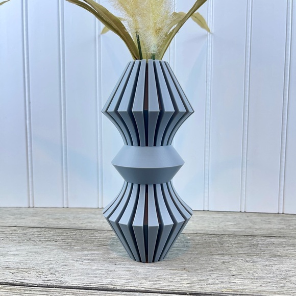 The Korin Vase, Flower Vase, Dried Flowers, Modern Design, 7” - Picture 1 of 6